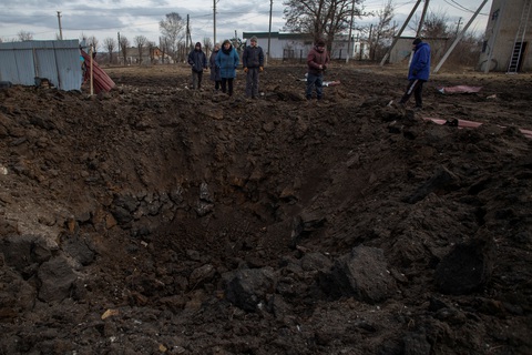 Ukraine: Nga tăng cường pháo kích khu vực Donbass - Ảnh 1. Ukraine: Nga tăng cường pháo kích khu vực Donbass - Ảnh 1.