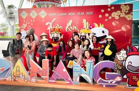 100 du khách Thái Lan xông đất Đà Nẵng năm Quý Mão - Ảnh 1. 100 du khách Thái Lan xông đất Đà Nẵng năm Quý Mão - Ảnh 1.