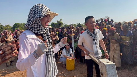 Năm mới, yêu điều bình thường đời ta sẽ bình yên? - Ảnh 1. Năm mới, yêu điều bình thường đời ta sẽ bình yên? - Ảnh 1.