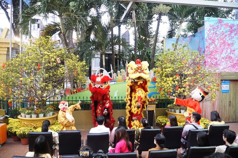 Mùng 1 Tết, du khách nô nức khởi hành du xuân - Ảnh 3. Mùng 1 Tết, du khách nô nức khởi hành du xuân - Ảnh 3.
