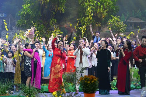 Gala Như chưa hề có cuộc chia ly: 10 đại gia đình đoàn tụ đêm 30 - Ảnh 9. Gala Như chưa hề có cuộc chia ly: 10 đại gia đình đoàn tụ đêm 30 - Ảnh 9.