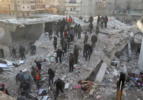 Sập tòa nhà năm tầng ở Syria, ít nhất 12 người chết - Ảnh 1. Sập tòa nhà năm tầng ở Syria, ít nhất 12 người chết - Ảnh 1.