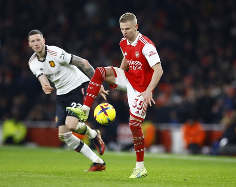 Thắng nghẹt thở Man United, Arsenal vững ngôi đầu - Ảnh 2. Thắng nghẹt thở Man United, Arsenal vững ngôi đầu - Ảnh 2.