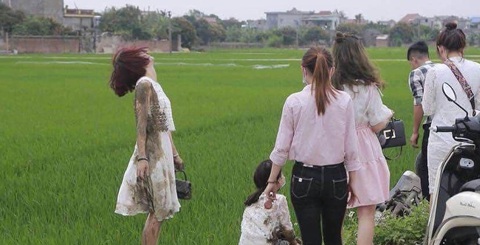 Loạt ảnh nóng đến phát sốt dù Tết chỉ mới qua mùng 2 - Ảnh 7. Loạt ảnh nóng đến phát sốt dù Tết chỉ mới qua mùng 2 - Ảnh 7.