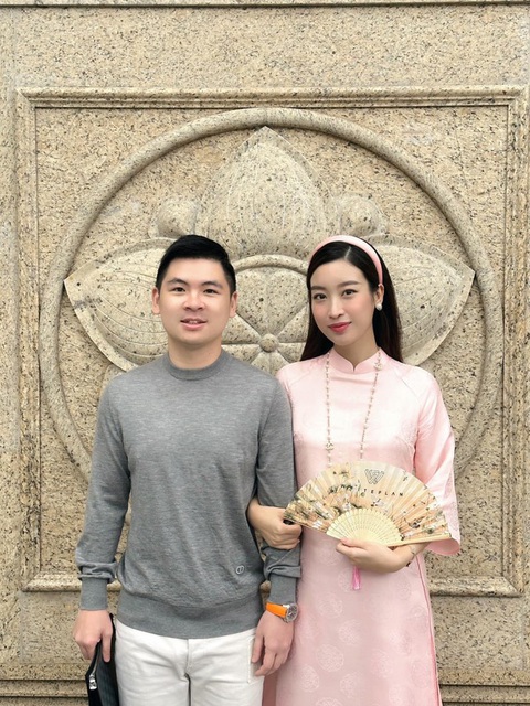 Ảnh vui sao Việt 23-1: hoa hậu Đỗ Mỹ Linh trêu chồng - Ảnh 1. Ảnh vui sao Việt 23-1: hoa hậu Đỗ Mỹ Linh trêu chồng - Ảnh 1.