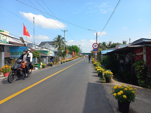 Con đường sắc xuân vạn thọ độc nhất miền Tây - Ảnh 4. Con đường sắc xuân vạn thọ độc nhất miền Tây - Ảnh 4.