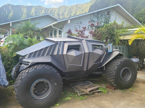 Batmobile chế tạo từ bán tải đời 2007: Nhiều chi tiết thủ công - Ảnh 1. Batmobile chế tạo từ bán tải đời 2007: Nhiều chi tiết thủ công - Ảnh 1.