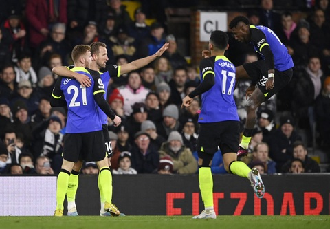 Harry Kane ghi bàn thứ 266 mang về 3 điểm quý giá cho Tottenham - Ảnh 1. Harry Kane ghi bàn thứ 266 mang về 3 điểm quý giá cho Tottenham - Ảnh 1.