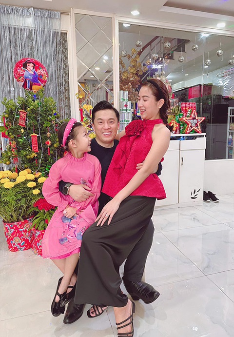 Ảnh vui sao Việt 24-1: Tóc Tiên diện outfit ‘cực chất’ đi chúc Tết - Ảnh 3. Ảnh vui sao Việt 24-1: Tóc Tiên diện outfit ‘cực chất’ đi chúc Tết - Ảnh 3.