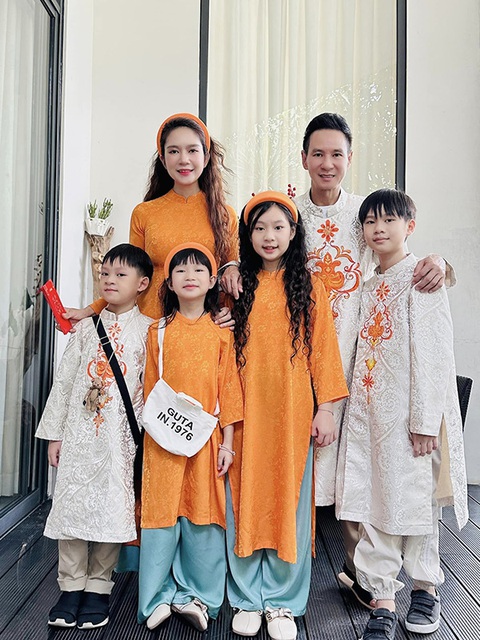 Ảnh vui sao Việt 24-1: Tóc Tiên diện outfit ‘cực chất’ đi chúc Tết - Ảnh 2. Ảnh vui sao Việt 24-1: Tóc Tiên diện outfit ‘cực chất’ đi chúc Tết - Ảnh 2.