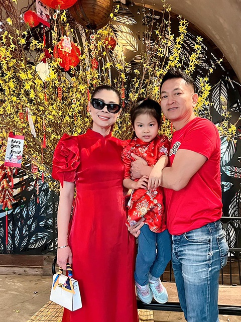 Ảnh vui sao Việt 24-1: Tóc Tiên diện outfit ‘cực chất’ đi chúc Tết - Ảnh 5. Ảnh vui sao Việt 24-1: Tóc Tiên diện outfit ‘cực chất’ đi chúc Tết - Ảnh 5.