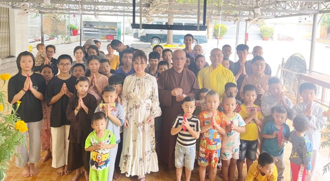 Chuyến thăm đầu năm bất ngờ của nữ tỉ phú Nguyễn Thị Phương Thảo - Ảnh 1. Chuyến thăm đầu năm bất ngờ của nữ tỉ phú Nguyễn Thị Phương Thảo - Ảnh 1.