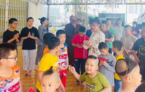 Chuyến thăm đầu năm bất ngờ của nữ tỉ phú Nguyễn Thị Phương Thảo - Ảnh 2. Chuyến thăm đầu năm bất ngờ của nữ tỉ phú Nguyễn Thị Phương Thảo - Ảnh 2.