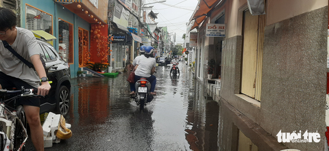 Cần Thơ: triều cường bất ngờ gây ngập sáng mùng 4 Tết - Ảnh 1. Cần Thơ: triều cường bất ngờ gây ngập sáng mùng 4 Tết - Ảnh 1.