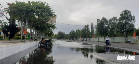Cần Thơ: triều cường bất ngờ gây ngập sáng mùng 4 Tết - Ảnh 2. Cần Thơ: triều cường bất ngờ gây ngập sáng mùng 4 Tết - Ảnh 2.