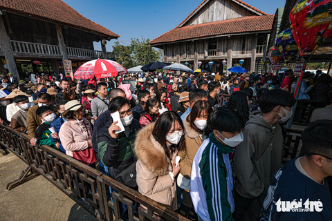 Nắng đẹp, biển người đổ về chùa Tam Chúc, Bái Đính - Ảnh 3. Nắng đẹp, biển người đổ về chùa Tam Chúc, Bái Đính - Ảnh 3.