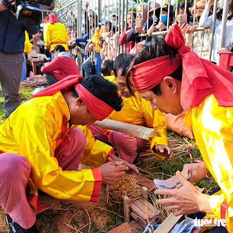 Về chùa Keo xem kéo lửa nấu cơm dâng Phật, lễ Thánh - Ảnh 3. Về chùa Keo xem kéo lửa nấu cơm dâng Phật, lễ Thánh - Ảnh 3.