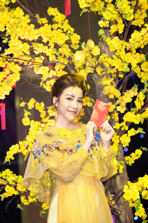 Nghệ sĩ Việt nói gì phong tục lì xì, chúc Tết ngày đầu năm? - Ảnh 3. Nghệ sĩ Việt nói gì phong tục lì xì, chúc Tết ngày đầu năm? - Ảnh 3.