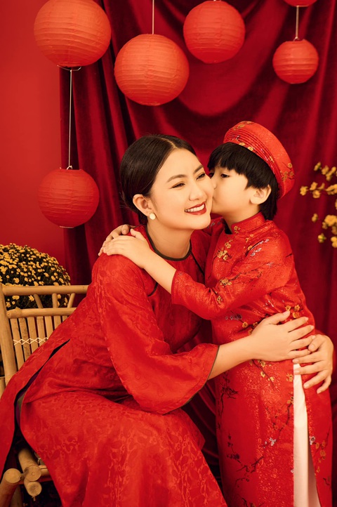 Nghệ sĩ Việt nói gì phong tục lì xì, chúc Tết ngày đầu năm? - Ảnh 1. Nghệ sĩ Việt nói gì phong tục lì xì, chúc Tết ngày đầu năm? - Ảnh 1.