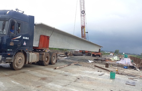 Quyết liệt thi công để hoàn thành cao tốc Mỹ Thuận - Cần Thơ vào tháng 8-2023 - Ảnh 1. Quyết liệt thi công để hoàn thành cao tốc Mỹ Thuận - Cần Thơ vào tháng 8-2023 - Ảnh 1.