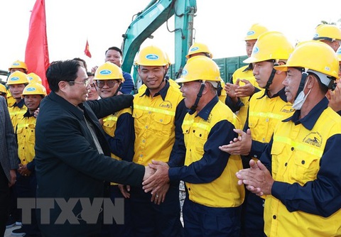 Ra quân nâng cấp tuyến đường sắt Nha Trang - Sài Gòn - Ảnh 2. Ra quân nâng cấp tuyến đường sắt Nha Trang - Sài Gòn - Ảnh 2.