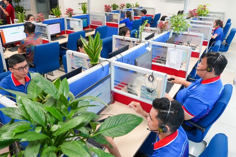 Trung tâm Chăm sóc khách hàng EVNHCMC trực xuyên Tết để phục vụ khách hàng - Ảnh: HỮU HẠNH Trung tâm Chăm sóc khách hàng EVNHCMC trực xuyên Tết để phục vụ khách hàng - Ảnh: HỮU HẠNH