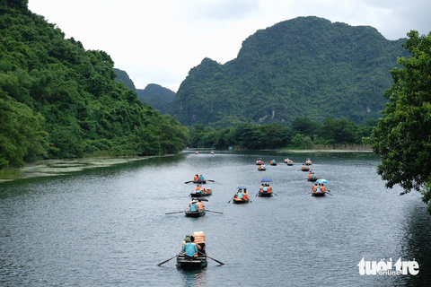 Ninh Bình khẳng định không có chuyện du khách mắc kẹt đến 12h đêm ở Tràng An - Ảnh 1. Ninh Bình khẳng định không có chuyện du khách mắc kẹt đến 12h đêm ở Tràng An - Ảnh 1.