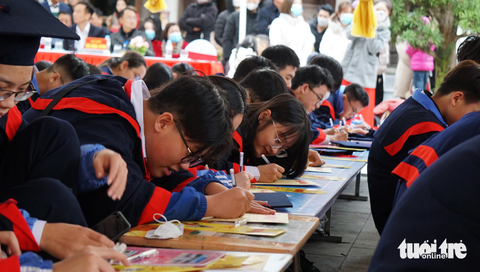 Rước thần bút ở Khu tưởng niệm Vương triều Mạc - Ảnh 1. Rước thần bút ở Khu tưởng niệm Vương triều Mạc - Ảnh 1.