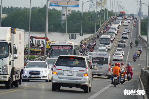 Huy động 4 phà để chia lửa với cầu Rạch Miễu trong ngày mùng 6 Tết - Ảnh 3. Huy động 4 phà để chia lửa với cầu Rạch Miễu trong ngày mùng 6 Tết - Ảnh 3.