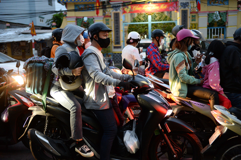 Người dân đổ về phà Cát Lái, cửa ngõ phía Đông - Tây TP.HCM thông thoáng - Ảnh 1. Người dân đổ về phà Cát Lái, cửa ngõ phía Đông - Tây TP.HCM thông thoáng - Ảnh 1.