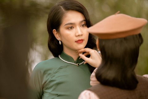 Chị chị em em 2: Tấu hài về phận gái điếm, ám chỉ đấu đá showbiz? - Ảnh 7. Chị chị em em 2: Tấu hài về phận gái điếm, ám chỉ đấu đá showbiz? - Ảnh 7.