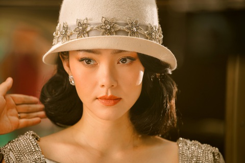 Chị chị em em 2: Tấu hài về phận gái điếm, ám chỉ đấu đá showbiz? - Ảnh 6. Chị chị em em 2: Tấu hài về phận gái điếm, ám chỉ đấu đá showbiz? - Ảnh 6.