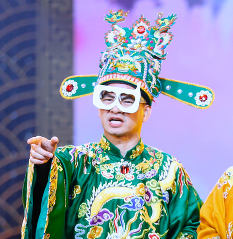 Xuân Bắc xin lỗi khán giả, bộ sẽ xem xét xử lý nếu Xuân Bắc vi phạm - Ảnh 1. Xuân Bắc xin lỗi khán giả, bộ sẽ xem xét xử lý nếu Xuân Bắc vi phạm - Ảnh 1.