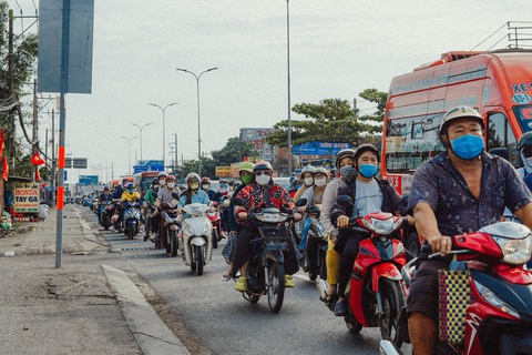 Người dân đổ về phà Cát Lái, cửa ngõ phía Đông - Tây TP.HCM thông thoáng - Ảnh 2. Người dân đổ về phà Cát Lái, cửa ngõ phía Đông - Tây TP.HCM thông thoáng - Ảnh 2.