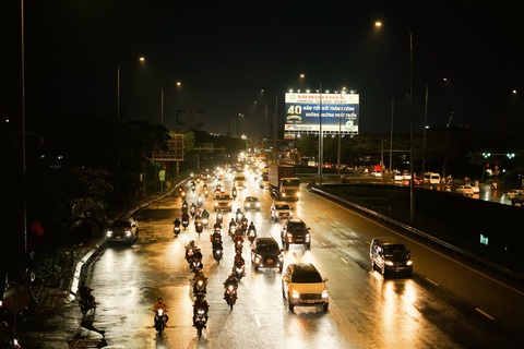 Người dân đổ về phà Cát Lái, cửa ngõ phía Đông - Tây TP.HCM thông thoáng - Ảnh 4. Người dân đổ về phà Cát Lái, cửa ngõ phía Đông - Tây TP.HCM thông thoáng - Ảnh 4.