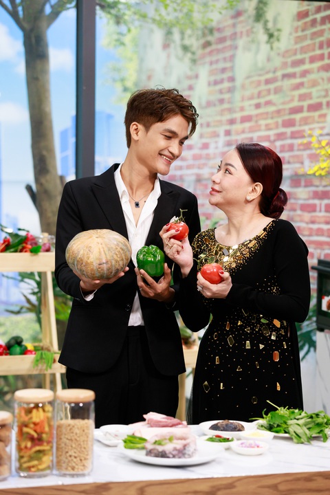 Mạc Văn Khoa hoảng hốt khi mẹ vợ tiết lộ ấn tượng lần đầu gặp gỡ - Ảnh 2. Mạc Văn Khoa hoảng hốt khi mẹ vợ tiết lộ ấn tượng lần đầu gặp gỡ - Ảnh 2.