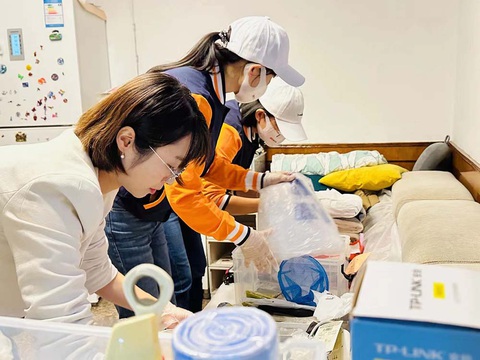 Vung tiền trốn việc nhà, người trẻ Trung Quốc bị chê tạo ra kinh tế lười biếng - Ảnh 3. Vung tiền trốn việc nhà, người trẻ Trung Quốc bị chê tạo ra kinh tế lười biếng - Ảnh 3.
