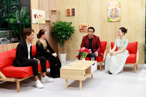 Mạc Văn Khoa hoảng hốt khi mẹ vợ tiết lộ ấn tượng lần đầu gặp gỡ - Ảnh 1. Mạc Văn Khoa hoảng hốt khi mẹ vợ tiết lộ ấn tượng lần đầu gặp gỡ - Ảnh 1.