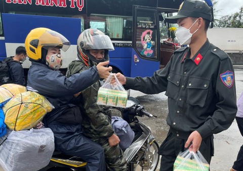 Tỉnh nào cũng có điểm dừng chân cho bà con vào Nam mưu sinh thì tốt quá - Ảnh 1. Tỉnh nào cũng có điểm dừng chân cho bà con vào Nam mưu sinh thì tốt quá - Ảnh 1.