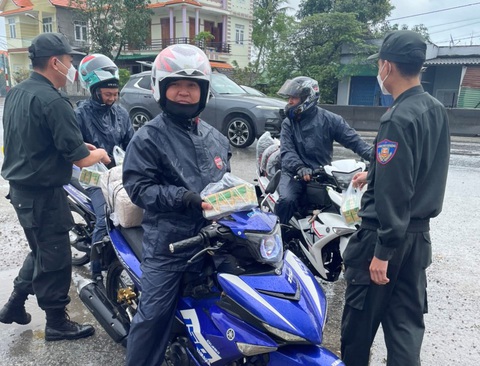 Tỉnh nào cũng có điểm dừng chân cho bà con vào Nam mưu sinh thì tốt quá - Ảnh 2. Tỉnh nào cũng có điểm dừng chân cho bà con vào Nam mưu sinh thì tốt quá - Ảnh 2.