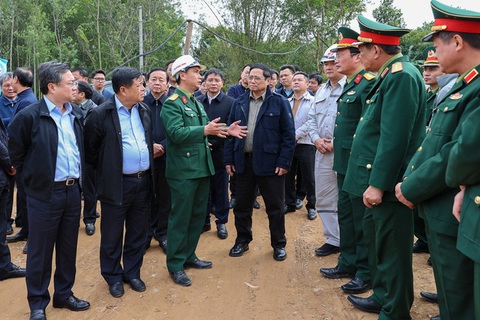 Thủ tướng một ngày đi thị sát gần 500km xuyên cao tốc Bắc - Nam - Ảnh 2. Thủ tướng một ngày đi thị sát gần 500km xuyên cao tốc Bắc - Nam - Ảnh 2.