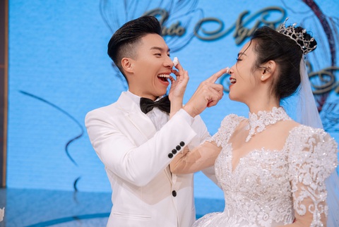Tin tức xem - nghe cuối tuần: Quốc Nghiệp cầu hôn O Sen Ngọc Mai, Mai Phượng kể chuyện cảnh nóng - Ảnh 1. Tin tức xem - nghe cuối tuần: Quốc Nghiệp cầu hôn O Sen Ngọc Mai, Mai Phượng kể chuyện cảnh nóng - Ảnh 1.