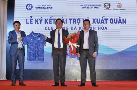 CLB Khánh Hòa nhận 35 tỉ đồng cho V-League 2023 - Ảnh 1. CLB Khánh Hòa nhận 35 tỉ đồng cho V-League 2023 - Ảnh 1.
