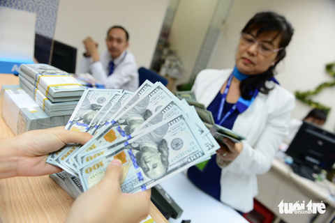 Đầu năm, giá USD tự do xuống thấp hơn cả giá USD ngân hàng - Ảnh 1. Đầu năm, giá USD tự do xuống thấp hơn cả giá USD ngân hàng - Ảnh 1.