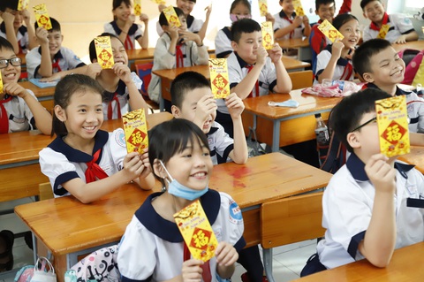 Vui đến trường sau Tết - Ảnh 1. Vui đến trường sau Tết - Ảnh 1.