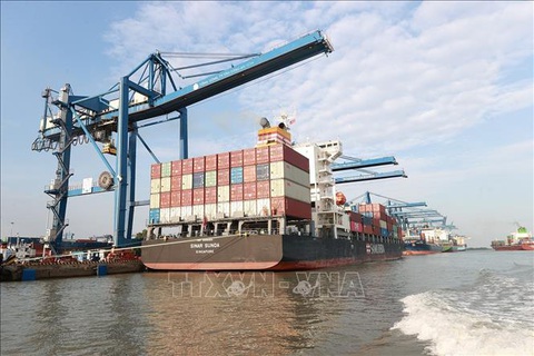 Thủ tướng dự lễ phát lệnh ra quân sản xuất đầu năm tại cảng Tân Cảng - Cát Lái - Ảnh 2. Thủ tướng dự lễ phát lệnh ra quân sản xuất đầu năm tại cảng Tân Cảng - Cát Lái - Ảnh 2.