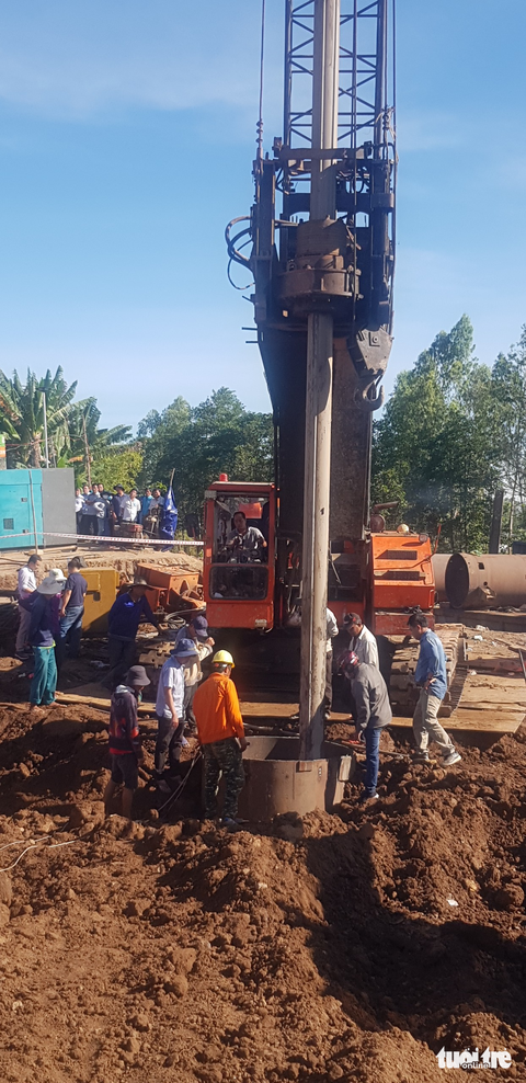 Đồng Tháp nói có lúng túng, bất ngờ lúc đầu khi tính tự cứu bé trai lọt xuống trụ bê tông - Ảnh 3. Đồng Tháp nói có lúng túng, bất ngờ lúc đầu khi tính tự cứu bé trai lọt xuống trụ bê tông - Ảnh 3.