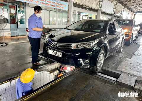 Trung tâm đăng kiểm ở TP.HCM vẫn đông nhưng đã ‘hạ nhiệt’ - Ảnh 2. Trung tâm đăng kiểm ở TP.HCM vẫn đông nhưng đã ‘hạ nhiệt’ - Ảnh 2.