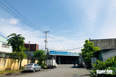 Trung tâm đăng kiểm ở TP.HCM vẫn đông nhưng đã ‘hạ nhiệt’ - Ảnh 4. Trung tâm đăng kiểm ở TP.HCM vẫn đông nhưng đã ‘hạ nhiệt’ - Ảnh 4.