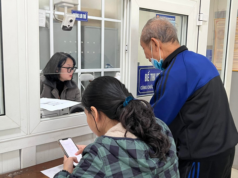 Ghi nhận ngày đầu thực hiện dịch vụ công trực tuyến sau khi khai tử sổ hộ khẩu giấy - Ảnh 3. Ghi nhận ngày đầu thực hiện dịch vụ công trực tuyến sau khi khai tử sổ hộ khẩu giấy - Ảnh 3.